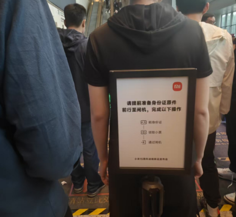 凯狮优配 直击雷军发布3nm旗舰芯片！现场安检空前严格，连白纸都要寄存！